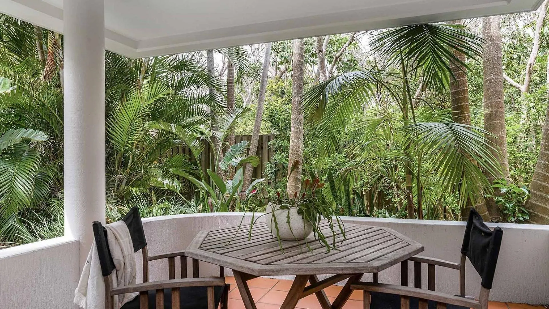 Apartment 2 Surfside Byron Bay