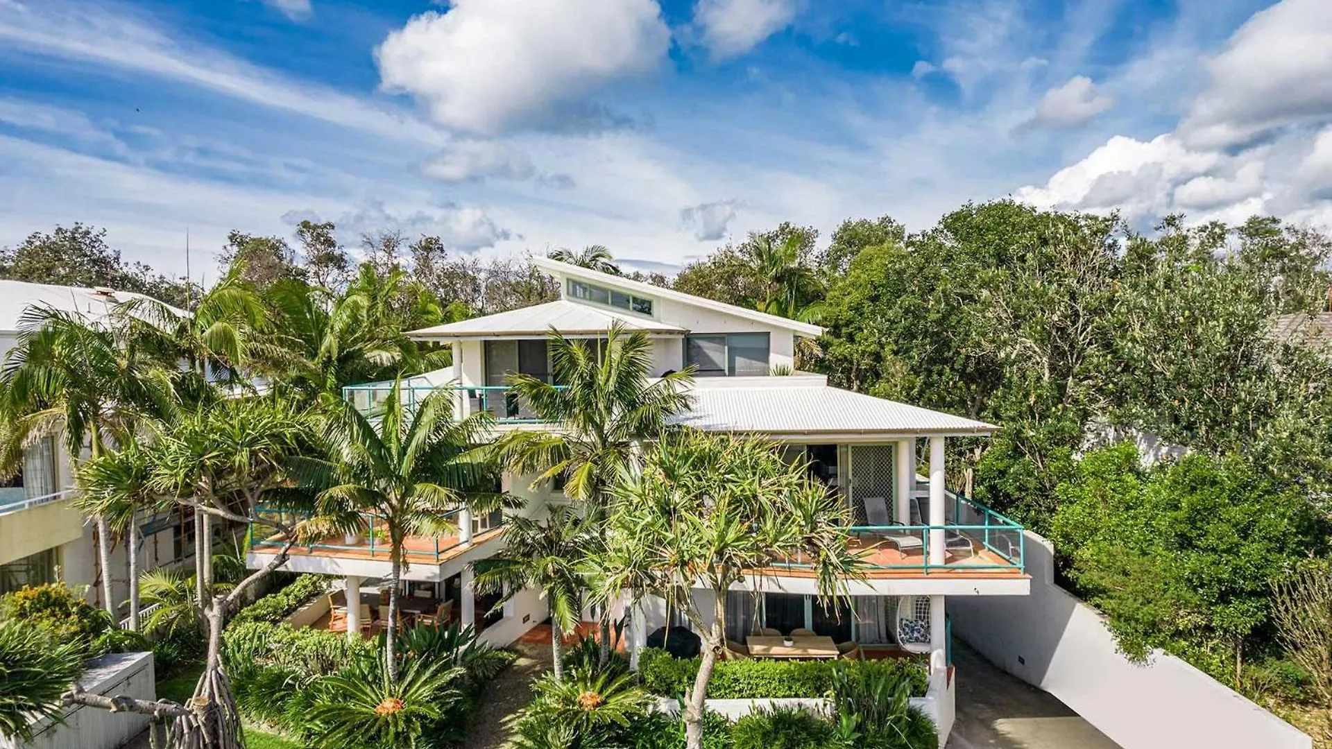 Apartment 2 Surfside Byron Bay