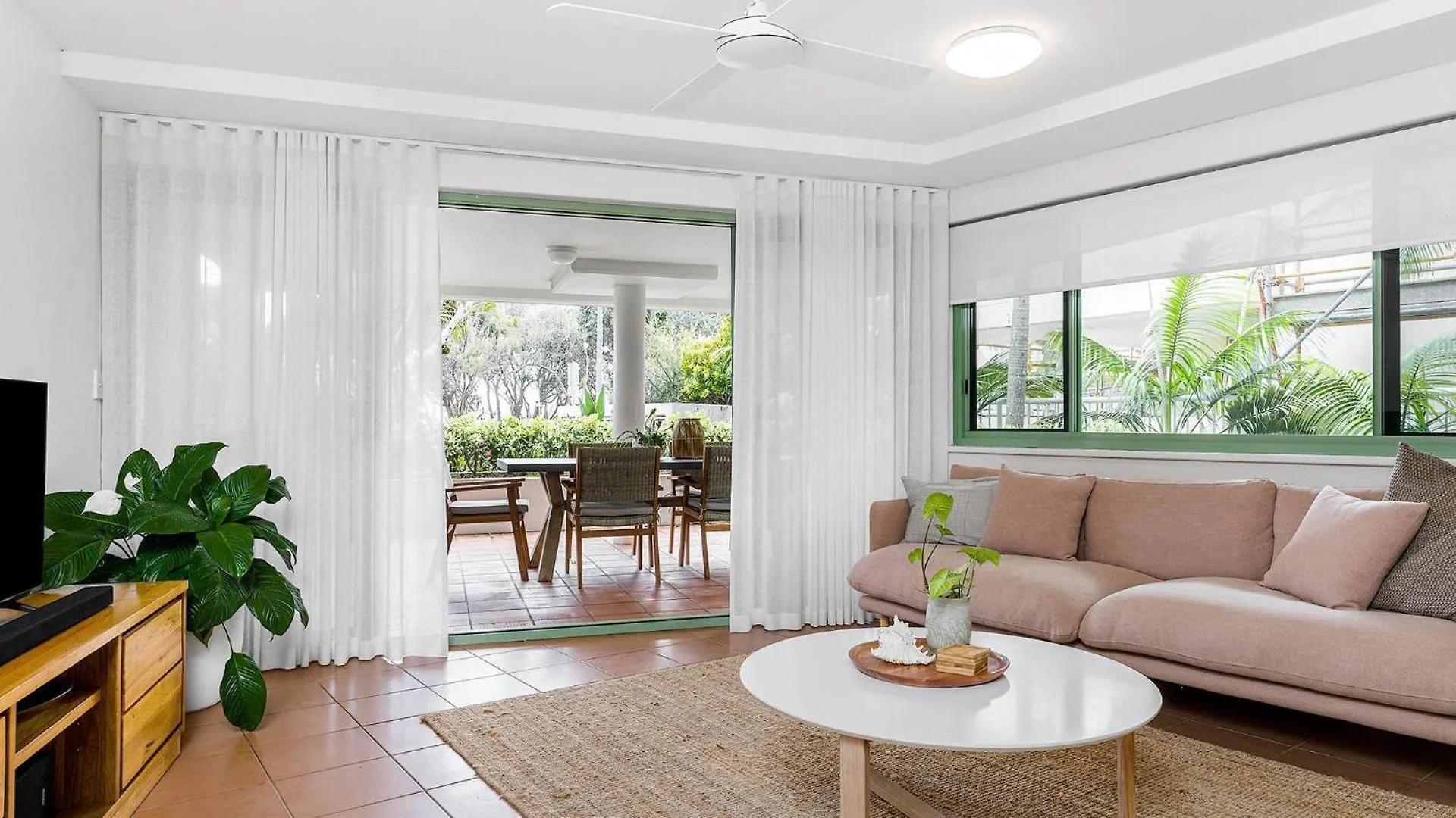 Apartment 2 Surfside Byron Bay